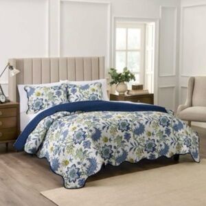 Traditions by Waverly “Maldives” Queen Quilt Set, New in Package